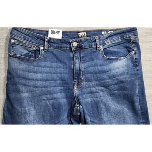 DKNY Jeans Mens Bedford Slim Fit Blue Denim Premium Soft Stretch 36x32 NWT